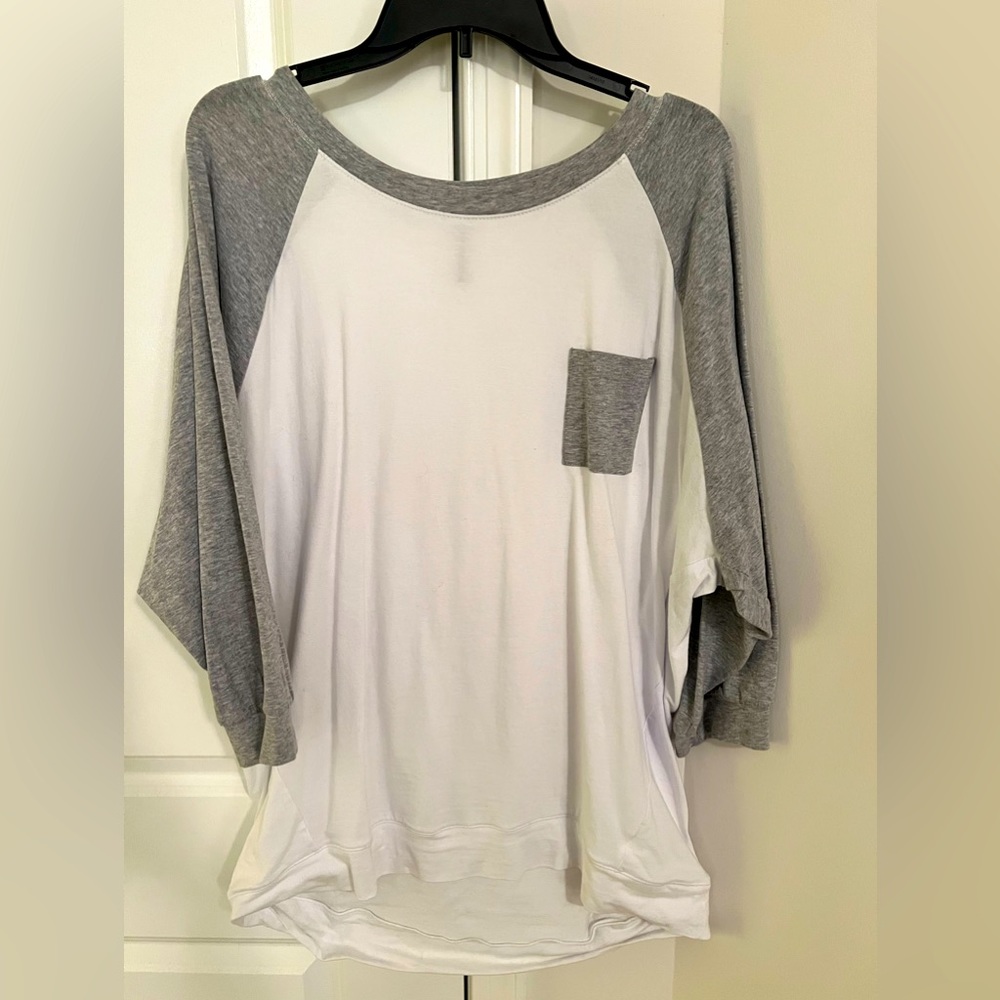 Women’s shopthemint.com XL 3/4 sleeve length shirt. White w/ gray sleeves.